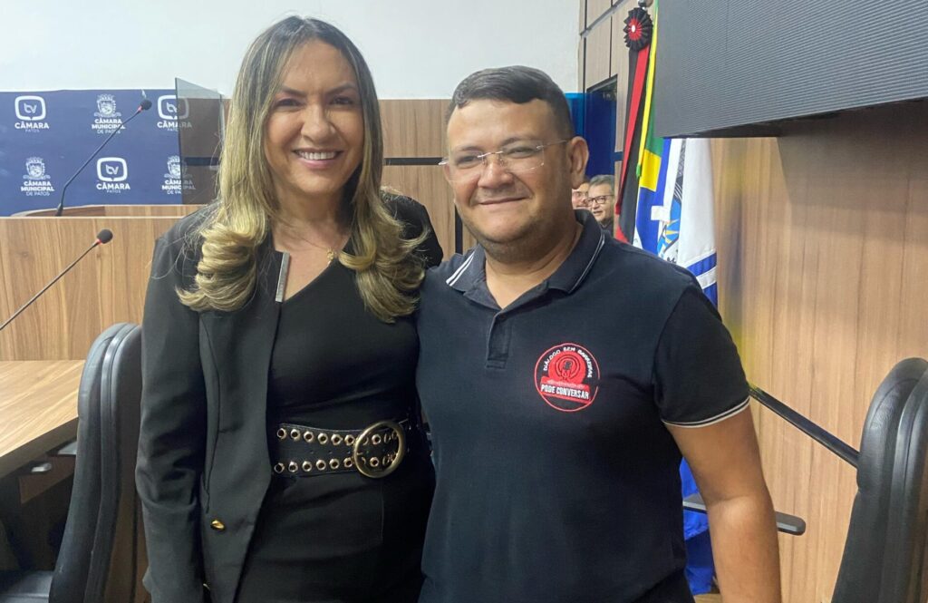 Pode Conversar entrega convites na Câmara de Patos para o quadro “Voz e Representação – Conhecendo Quem Nos Representa”