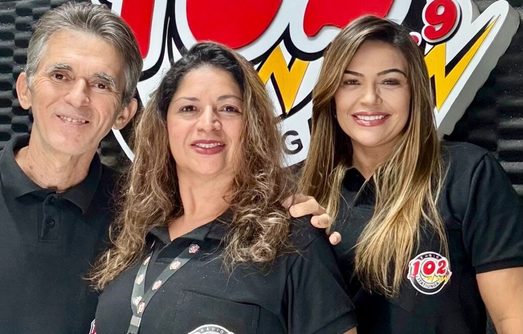 Novo formato no ar: Jornalistas Fabricia Farias e Biank Almeida assumem o “Hora 102” na Rádio Itatiunga