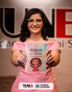 Jovem escritora de Patos lança livro infantil sobre inclusão e surdez