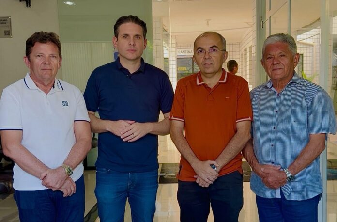 Hugo anuncia implantação do curso de Ciência da Computação na UFCG em Pombal