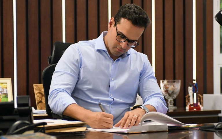 Governador Lucas Ribeiro adere a programa nacional e subsidia diesel para reduzir custos e apoiar economia