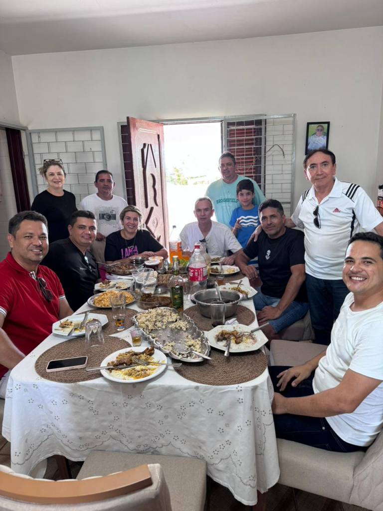 Deputado Nilson Lacerda visita sua terra natal, Conceição, participa da programação religiosa da Semana Santa e visita familiares e amigos