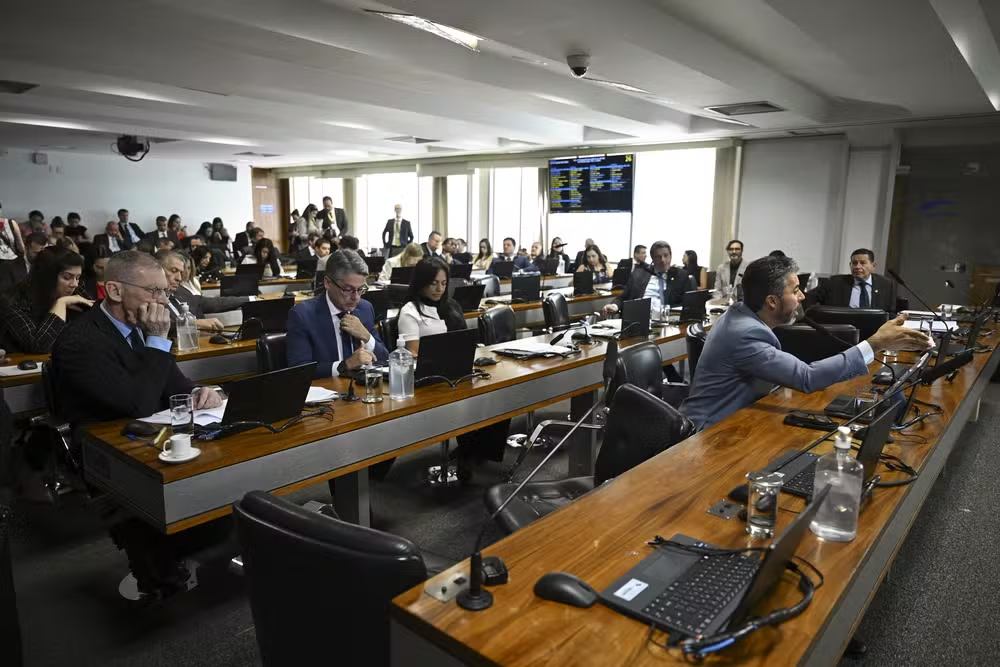 CCJ do Senado aprova PEC que impede responsabilização de jornais por falas de entrevistados