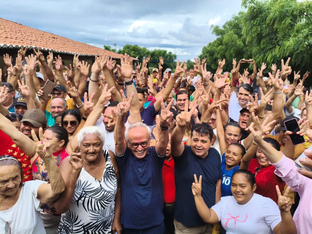 Cícero Lucena reforça base no Sertão com adesão de lideranças de cinco municípios