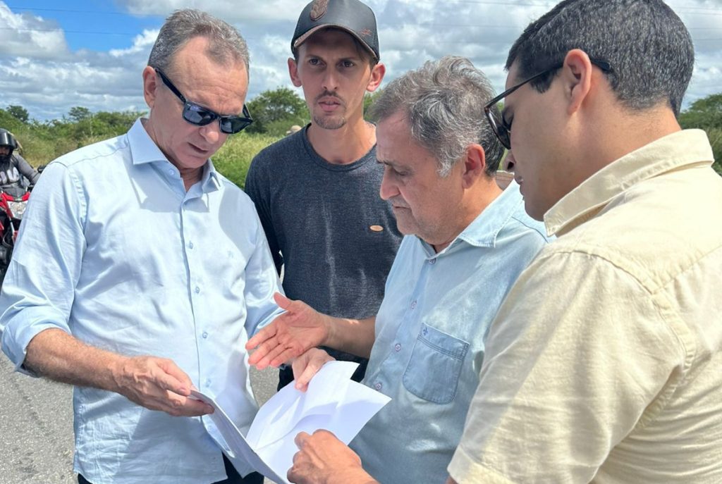 Deputado Nilson Lacerda participa de protesto por pavimentação de rodovia entre Conceição e Serra Talhada