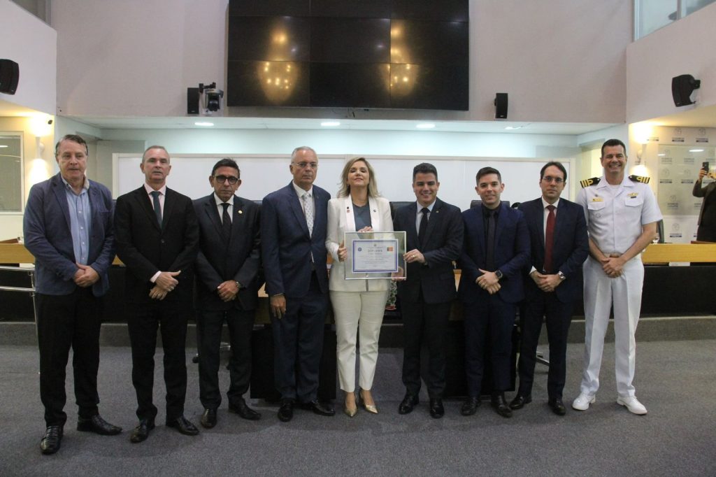 Nilson Lacerda participa de sessão solene que concede título de Cidadã Paraibana à procuradora Íris Catarina Dias Teixeira