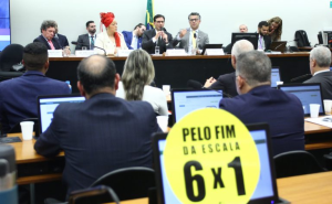 Comissão especial aprova parecer do fim da escala 6×1; texto segue para o plenário