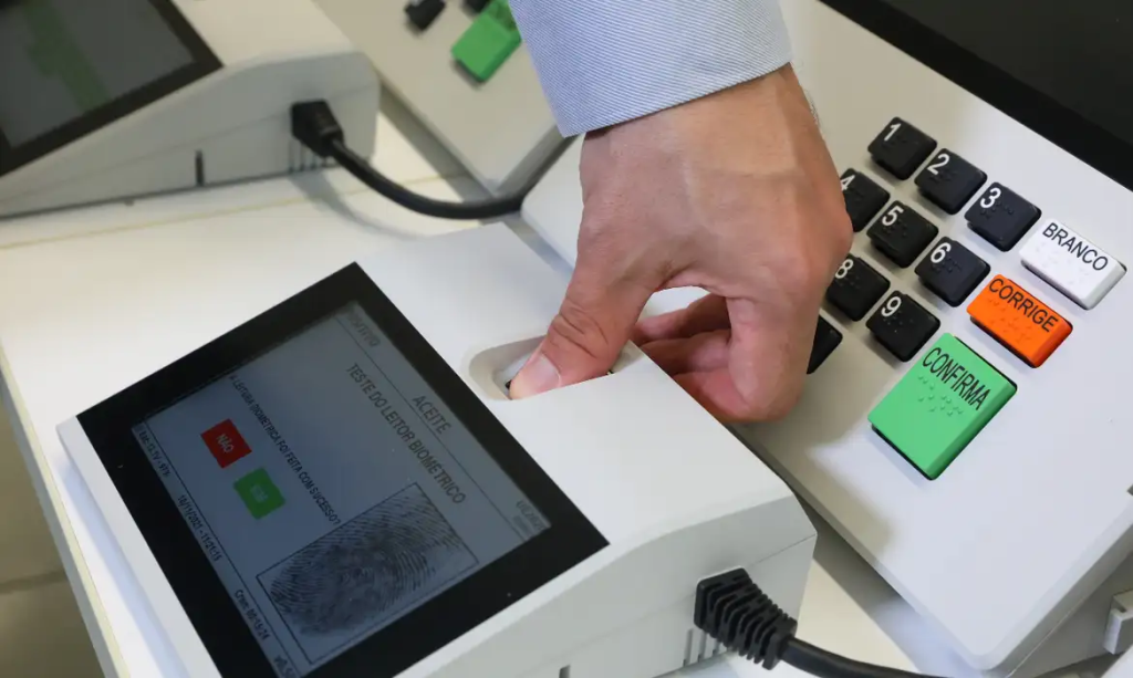 Voto em trânsito permite votar fora do domicílio eleitoral em 2026; pedido deve ser feito entre 20 de julho e 20 de agosto