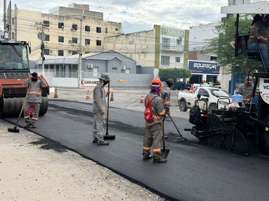 Recapeamento asfáltico avança e beneficia novas ruas em Patos