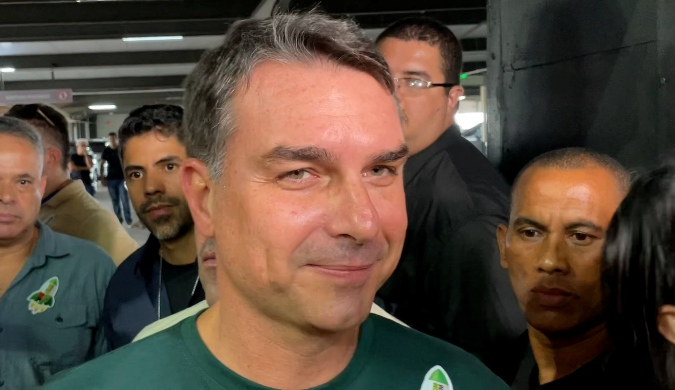 Flávio Bolsonaro antecipa visita ao São João de Campina Grande para dia 03
