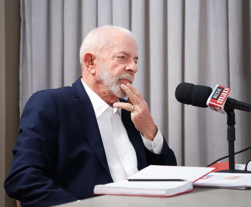 Lula anuncia linha de crédito para entregadores financiarem motos