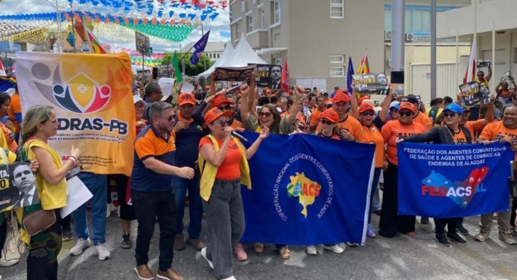 Agentes de Saúde e Endemias fazem manifestação em Patos e reivindicam do presidente Hugo Motta pautar melhorias para categoria