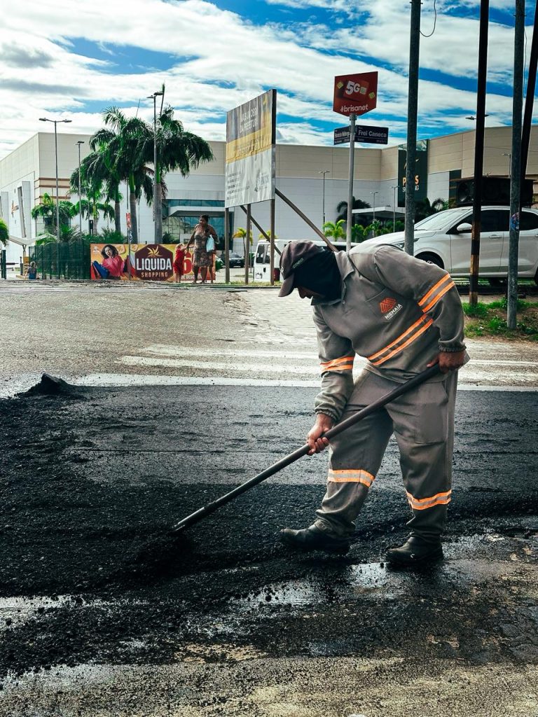 Recapeamento asfáltico avança em mais duas ruas no Centro de Patos
