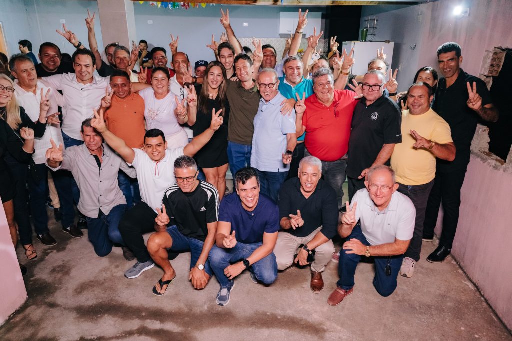 Em Cacimbas, Cícero Lucena amplia base e se compromete com conclusão de obras abandonadas pelo Estado na PB-246