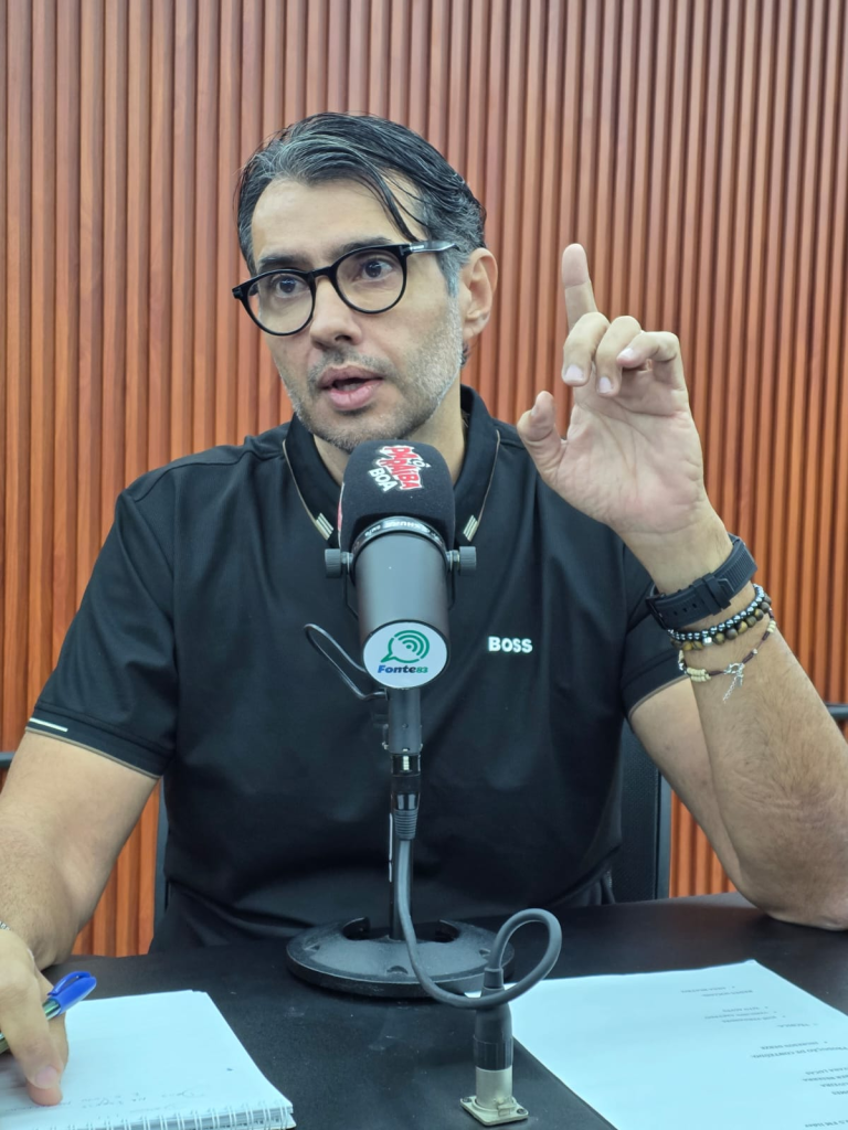 André Gadelha diz que Leo Bezerra está sendo “encantado pelo canto da sereia” de Hugo e Nabor: “Prometem muito e não vão resolver”