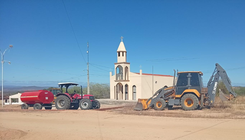Bé dos Campos e o deputado Nilson Lacerda viabilizam máquinas de cerca de R$ 800 mil para produtores da Comunidade Campos Velhos