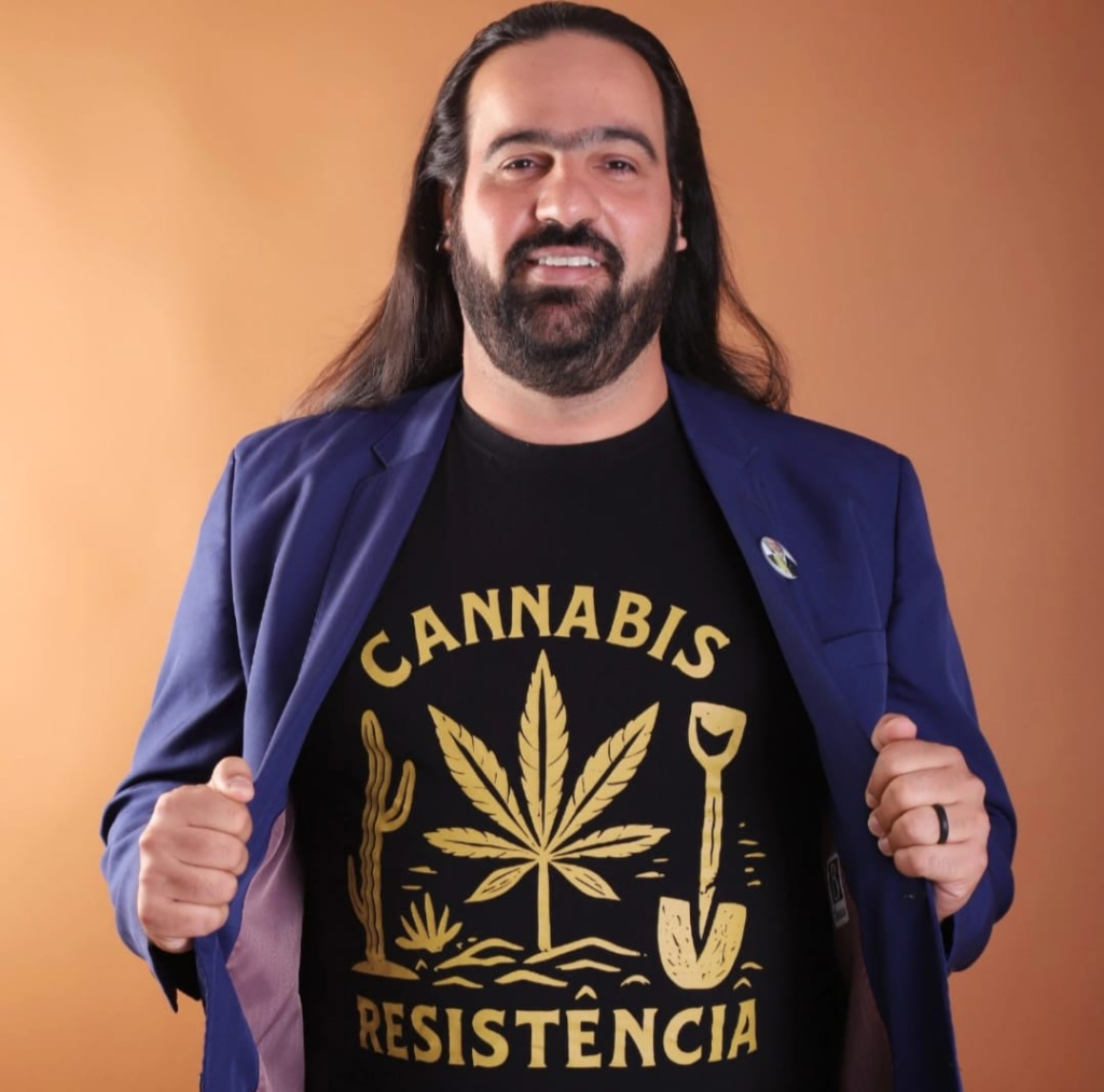 Pré-candidato Saulo Dantas desafia Nilvan Ferreira para debate sobre cannabis medicinal