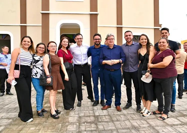 João Azevêdo prestigia posse de novo bispo de Guarabira e destaca investimentos para fomentar o turismo religioso