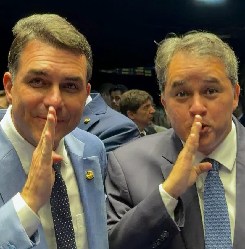 Efraim Filho diz que Bolsonaro foi “herói” e aposta em vitória de Flávio em 2026