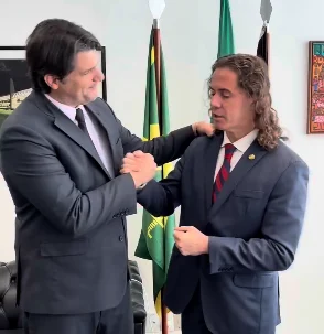 Leo Bezerra e Veneziano destacam parceria institucional em reunião em Brasília