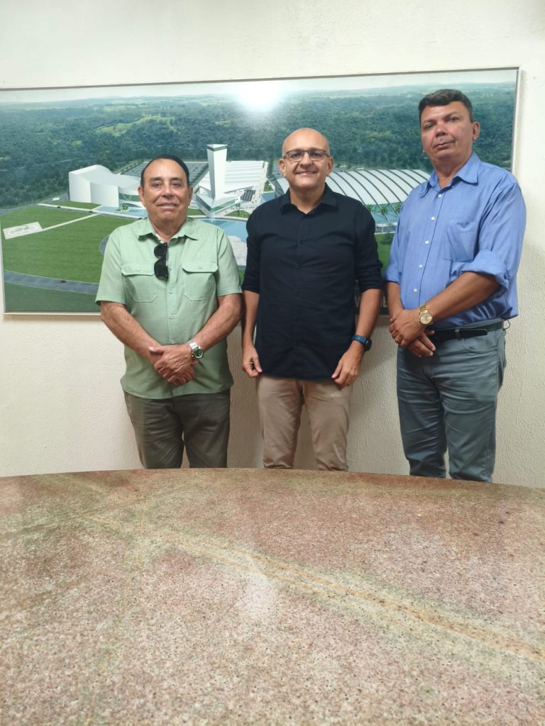 Presidente da Câmara, Francisco Bezerra, e prefeito Arimatéia buscam obras para Santa Terezinha na capital paraibana