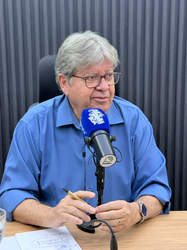João Azevêdo diz que cabe a Leo Bezerra explicar apoio a Nabor e afirma “não faço conjecturas”