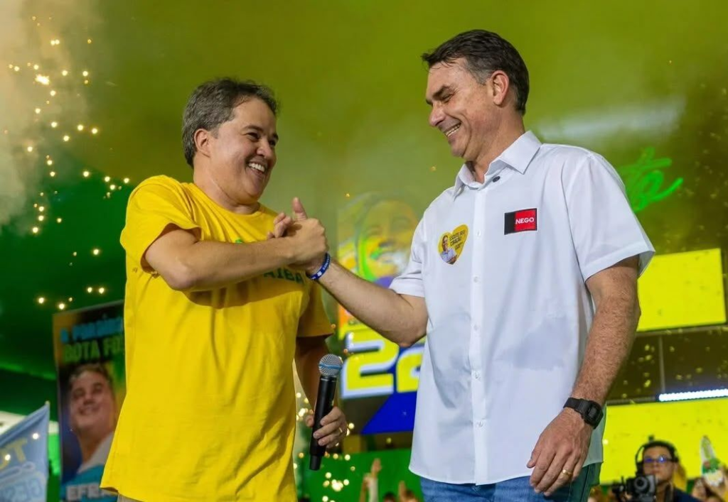 Efraim Filho revela nova visita de Flávio Bolsonaro à Paraíba e diz que Estado é “vitrine” da direita no Nordeste