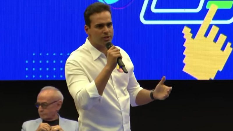 Lucas sugere a estudantes pesquisa sobre Operação Território Livre