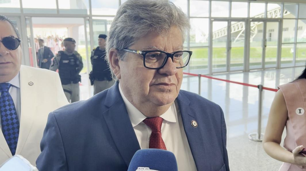 João Azevêdo defende investigação com base legal e ampla defesa durante debate da TV Master