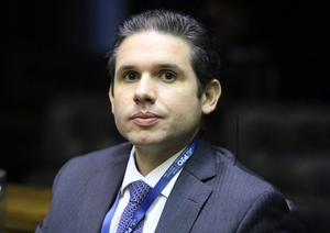 Hugo Motta minimiza desafio de renúncia e deixa resposta a Veneziano para as urnas