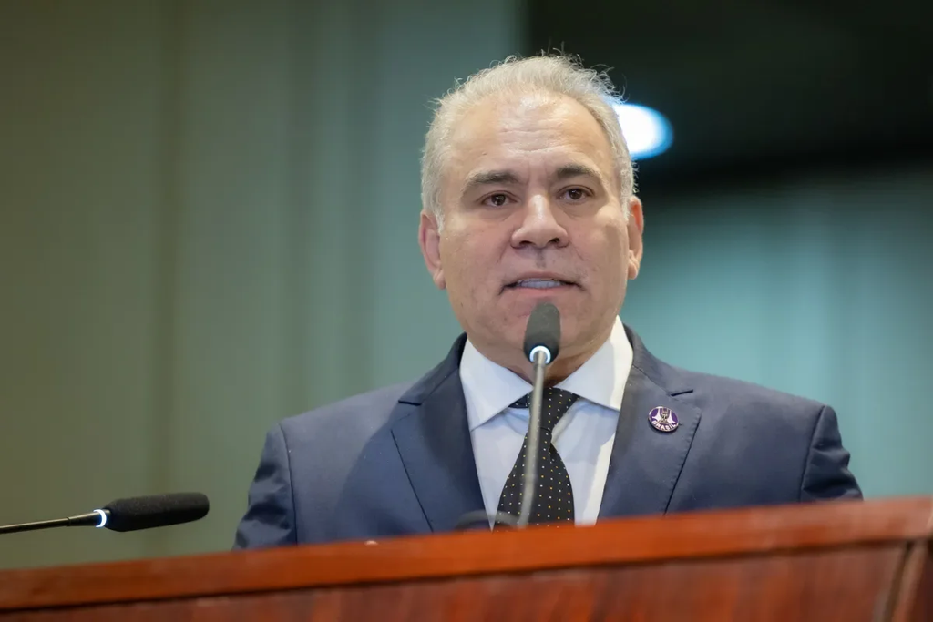 Queiroga ironiza disputa por apoio dentro das chapas e diz que “o chifre tá comendo no centro” na corrida ao Senado