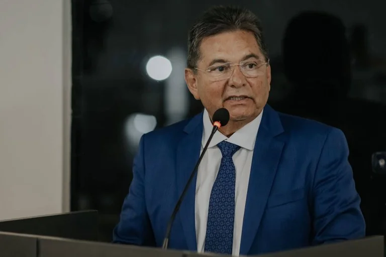 Adriano Galdino não comparece à convenção de Lucas Ribeiro após impasse sobre vice
