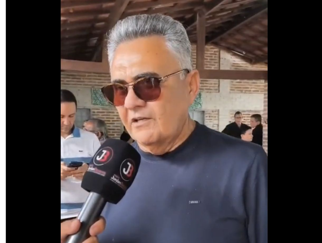 Em Santa Terezinha, Márcio Roberto agradece apoio do prefeito Arimatéia, articulado por Hugo Motta
