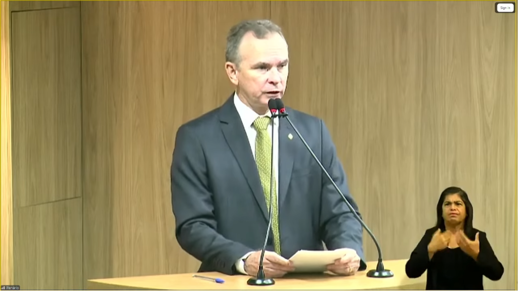 Na tribuna da ALPB, Nilson Lacerda reforça que aceitou convite de Hugo Motta para disputar vaga de deputado federal