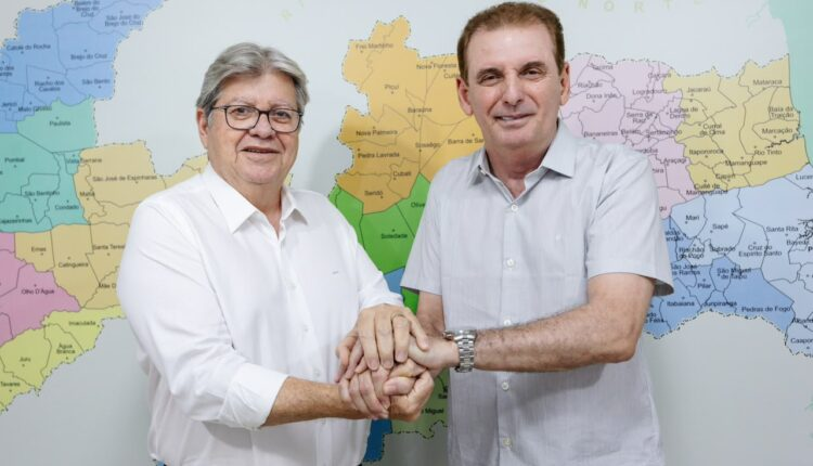 João Azevêdo anuncia Chico Mendes como primeiro suplente em chapa ao Senado