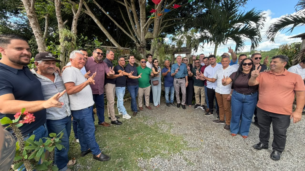 Marcos Eron recebe apoio do prefeito Francinildo Pimentel e lideranças políticas de Alagoa Nova