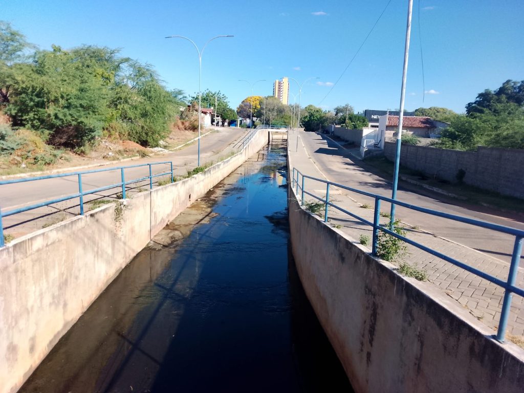 Prefeitura reforça limpeza, manutenção e recuperação de espaços públicos em Patos