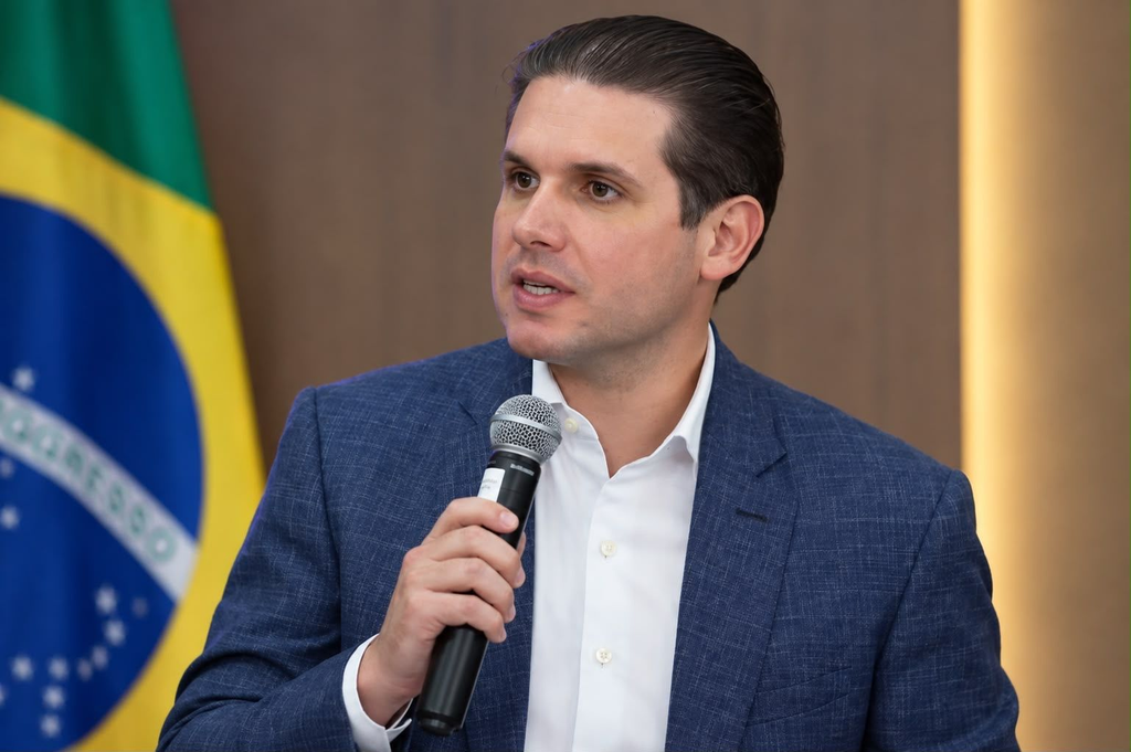 Hugo Motta anuncia chegada de novo tomógrafo de 80 canais ao Hospital Regional de Patos
