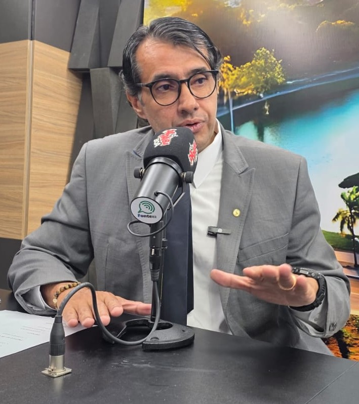 André Gadelha busca solução no TRE-PB após renúncia de primeira suplente