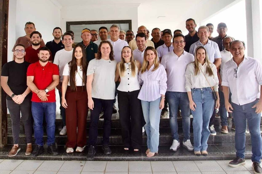Ex-prefeita de Piancó, Flávia Galdino e seus grupo traem Veneziano e declaram apoio a Nabor